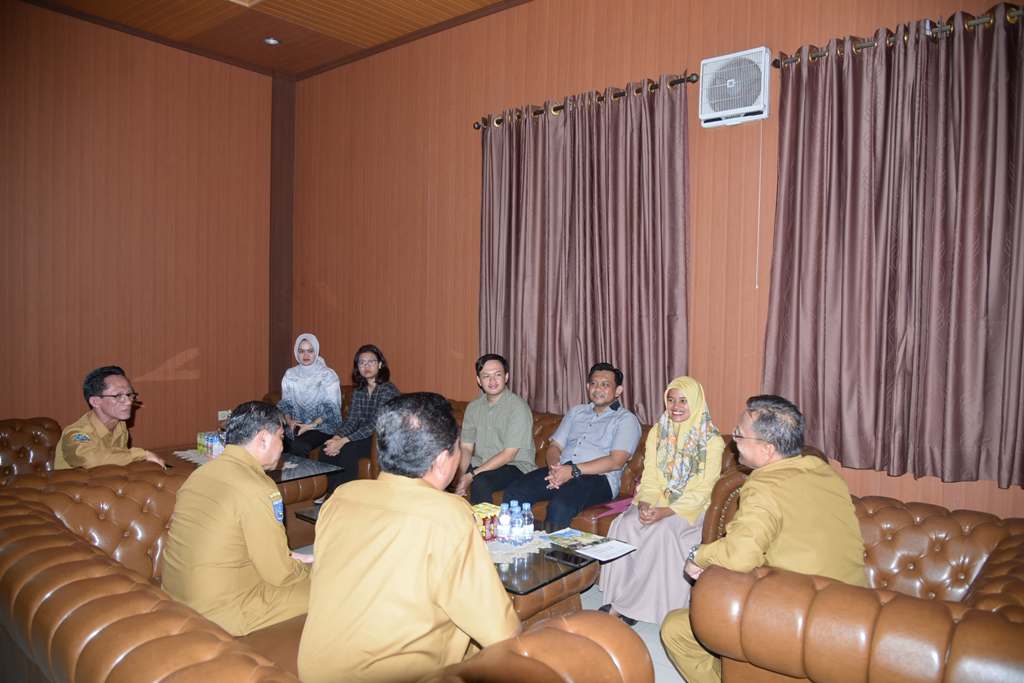 KUNJUNGAN: Wakil Wali Kota Bima Feri Sofiyan menerima kunjungan BPK Perwakilan NTB di ruang kerjanya, Senin (24/2).