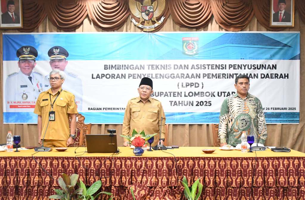 KEGIATAN AWAL: Bupati Lombok Utara Najmul Akhyar (tengah) menghadiri bimtek dan asistensi LPPD.