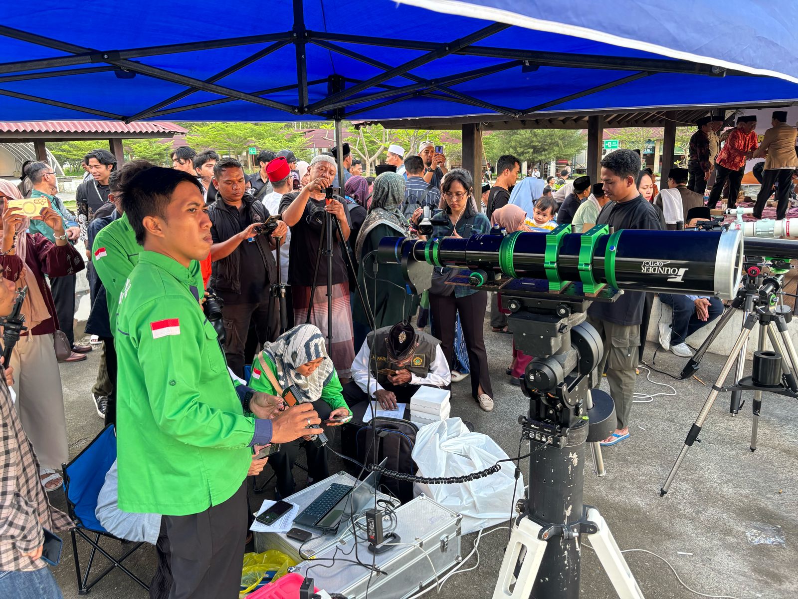 Suasana pengamatan Hilal di Taman Loang Baloq, Mataram, Jumat (28/2).