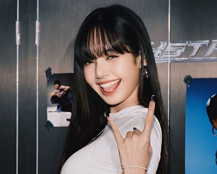 LISA BLACKPINK