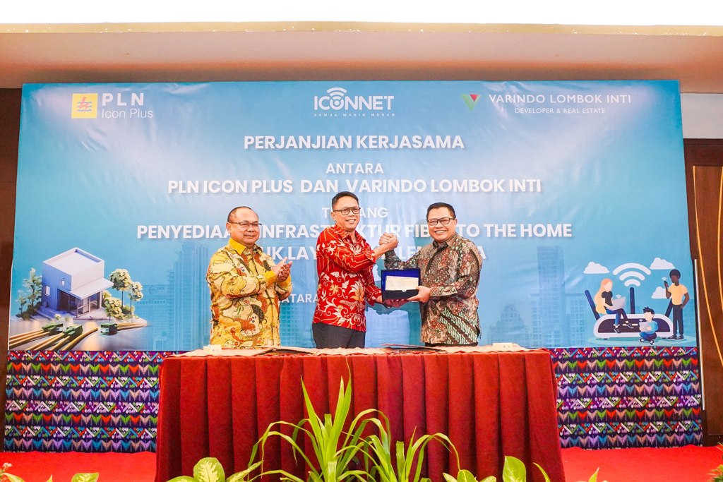 KERJA SAMA: Kegiatan penendatangan kerja sama antara anak perusahaan PLN UIW NTB, PT PLN Icon Plus dengan PT Varindo Lombok Inti, Kamis (27/2).
