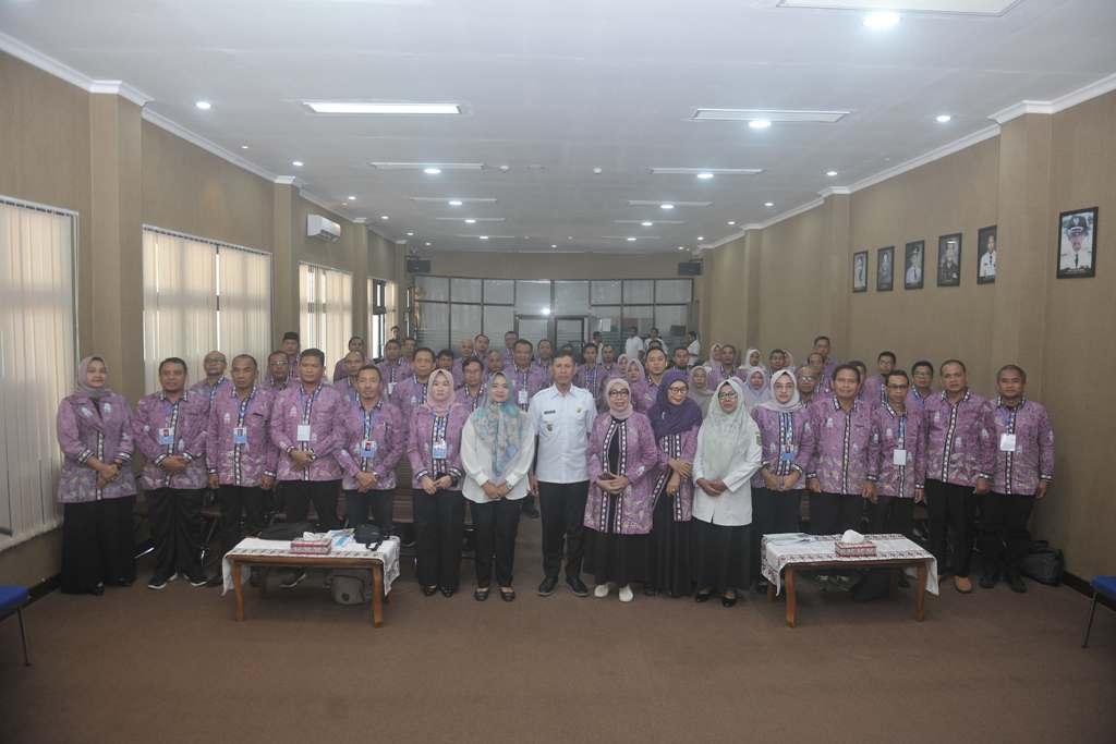 SAMBUT: Wabup Bima dr Irfan menerima peserta Diklat PIM Administrator Pemprov NTB, Rabu (5/3).