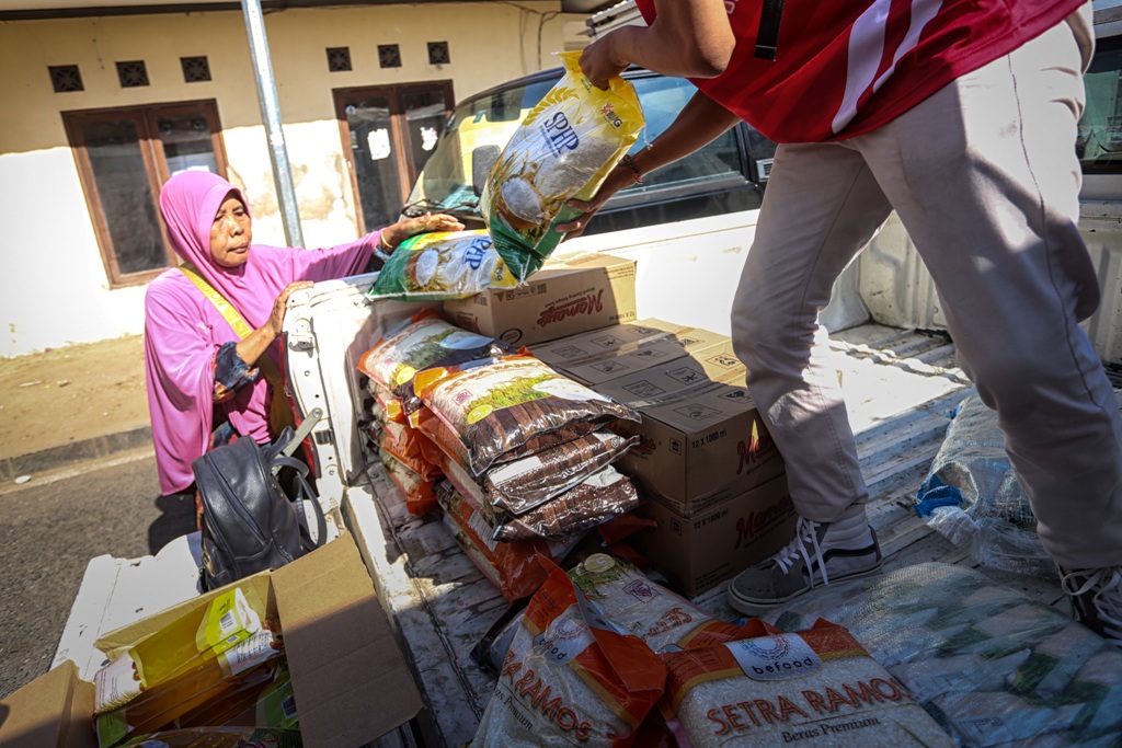 PANGAN UTAMA: Untuk memenuhi kebutuhan pangan utama, masyarakat bisa mendapatkan Beras SPHP di berbagai tempat, seperti pasar tradisional, ritel modern, outlet Perum Bulog, hingga toko mitra Bulog.