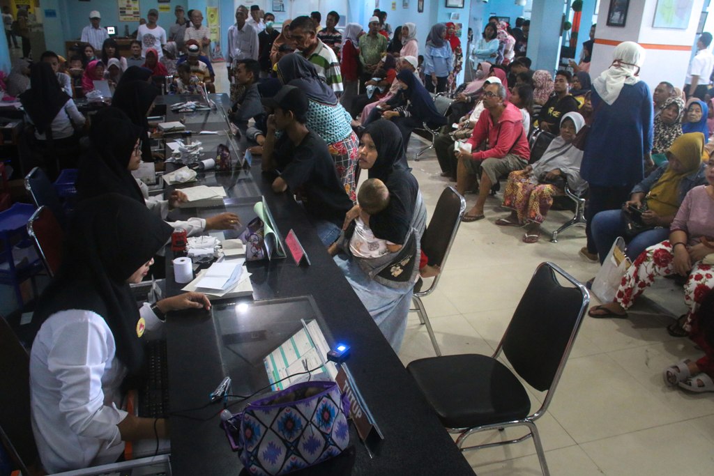 RAMAI: Kondisi kunjungan pasien di RS Ruslan Kota Mataram beberapa waktu lalu.