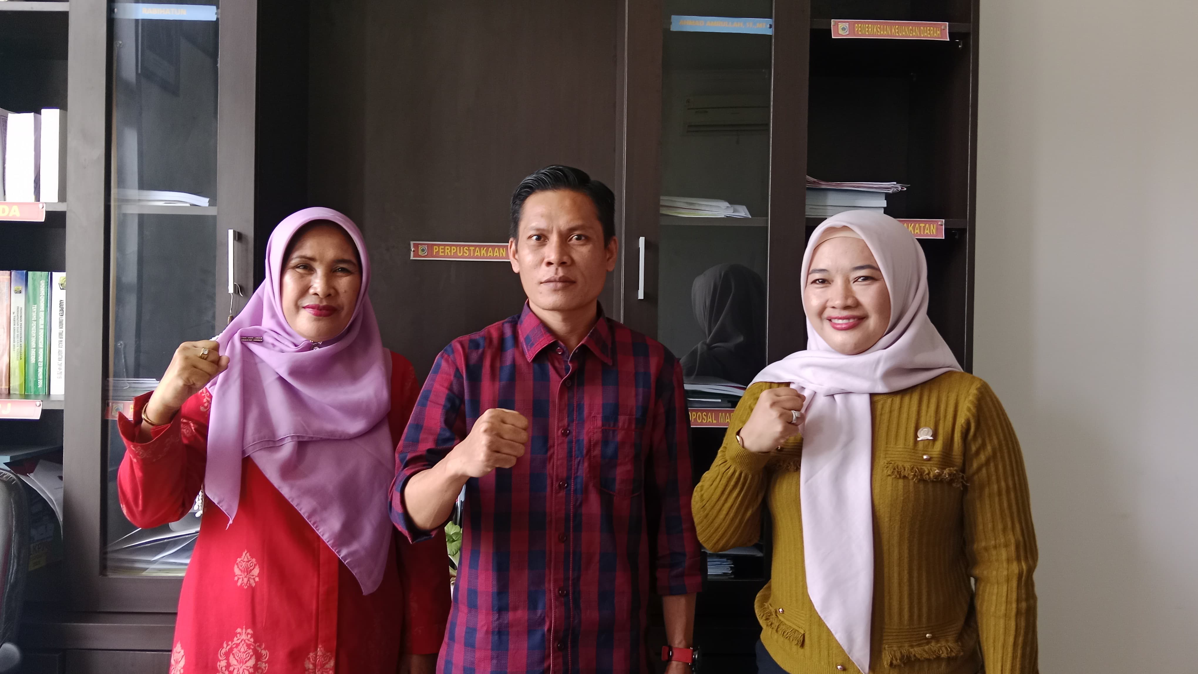 Tiga anggota DPRD Lotim dari PDI Perjuangan melayangkan surat nota keberatan kepada Pemkab Lotim terkait pengadaan paket sembako Rp 40 Miliar.