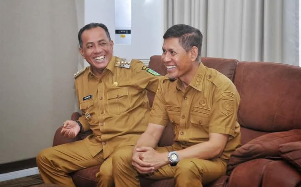 SEDERHANA: Bupati dan Wabup Bima Ady Mahyudi-Irfan menolak pengadaan mobil dinas baru.