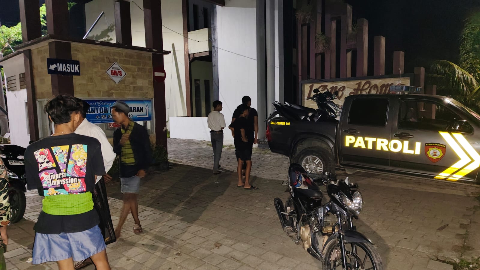DIANGKUT: Sejumlah kendaraan milik remaja yang terindikasi digunakan untuk balap liar diamankan Polsek Lembar saat melakukan razia di wilayah Lendang Jae, Desa Lembar.