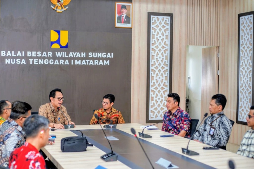 LOBI: Bupati Dompu Bambang Firdaus saat bertemu dengan Kepala Kepala BBWS Nusa Tenggara I Eka Nugraha Abdi, akhir pekan lalu.