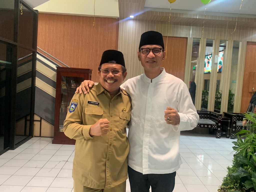 KERJA SAMA: Bupati Lombok Barat Lalu Ahmad Zaini (kiri) saat berkunjung ke Kantor Wali Kota Mataram, Senin (10/3).&nbsp;