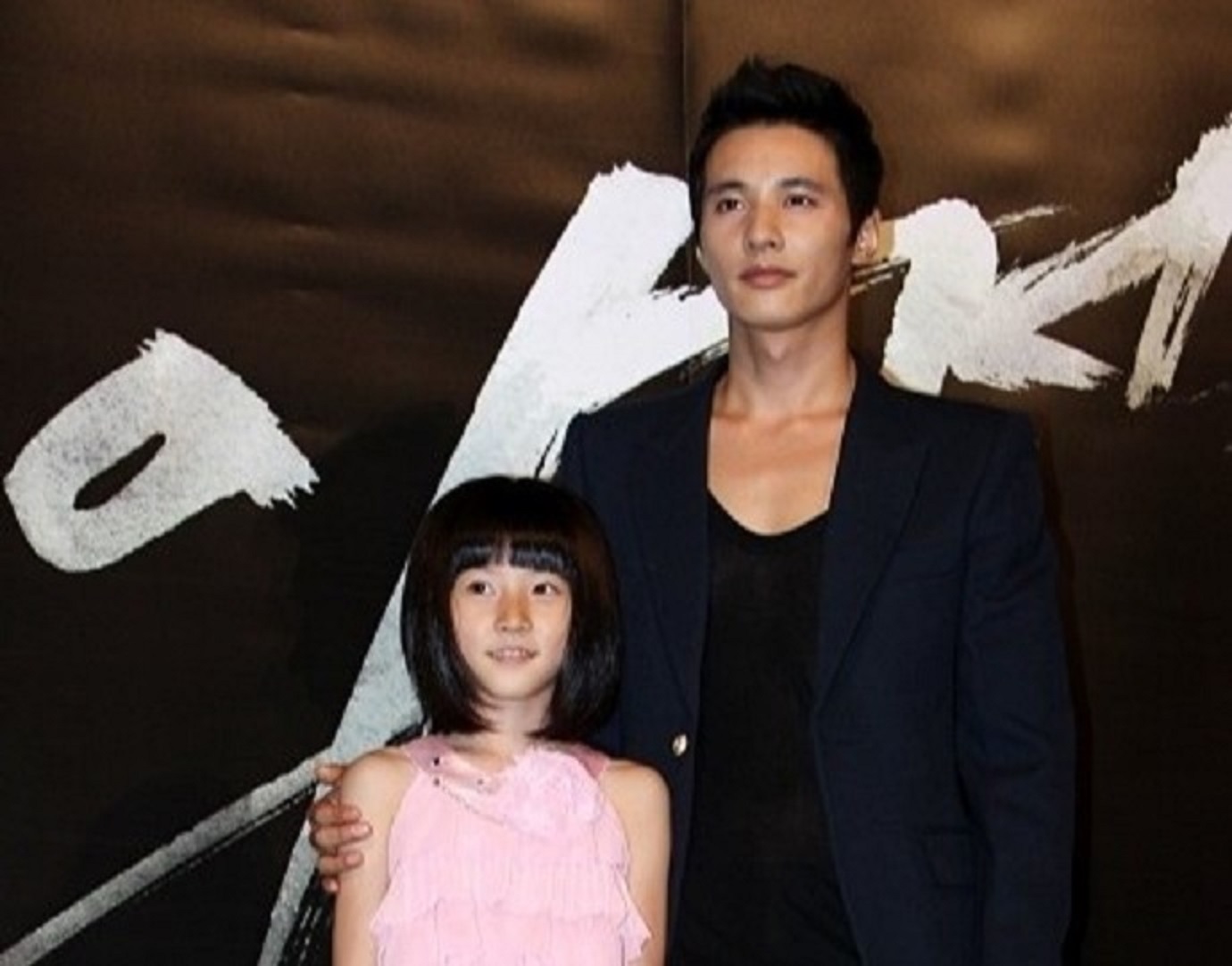 Mendiang Kim Sae Ron dan Won Bin saat premier Film The Man From Nowhere, 2010 lalu.