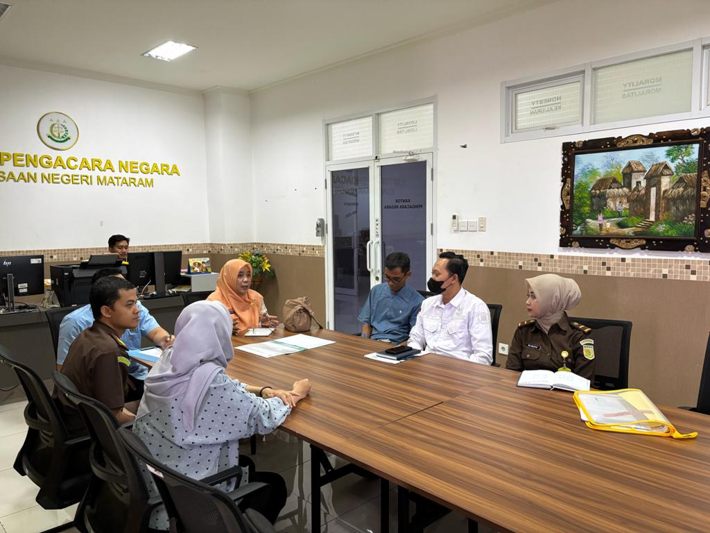 PROSES PEMBANGUNAN: Dinas PUPR Kota Mataram saat melakukan ekspose proyek pembangunan kantor wali kota di Kejaksaan Negeri Mataram beberapa waktu lalu.&nbsp;