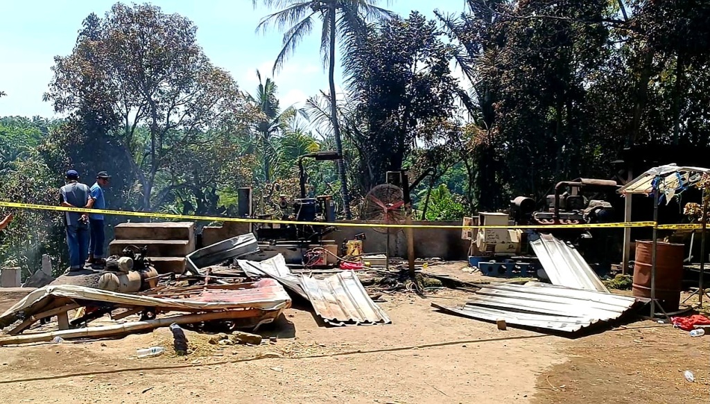HANGUS: Kebakaran terjadi di peternakan kandang ayam boiler Dusun Longseran Barat, Kecamatan Lingsar, Kamis (13/3) dinihari.