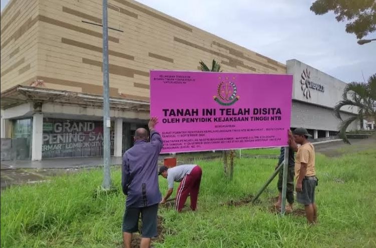 MENJADI BARANG BUKTI: Jaksa menyita aset LCC dikarenakan masih dalam proses penyidikan kasus korupsi di Kejati NTB, beberapa waktu lalu.