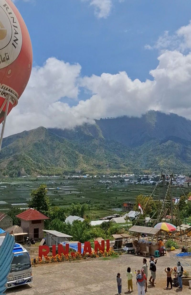 PARIWISATA BERKELANJUTAN: Terlihat keindahan alam wisata Sembalun sebagai bagian dari geosite kawasan Taman Nasional Gunung Rinjani.