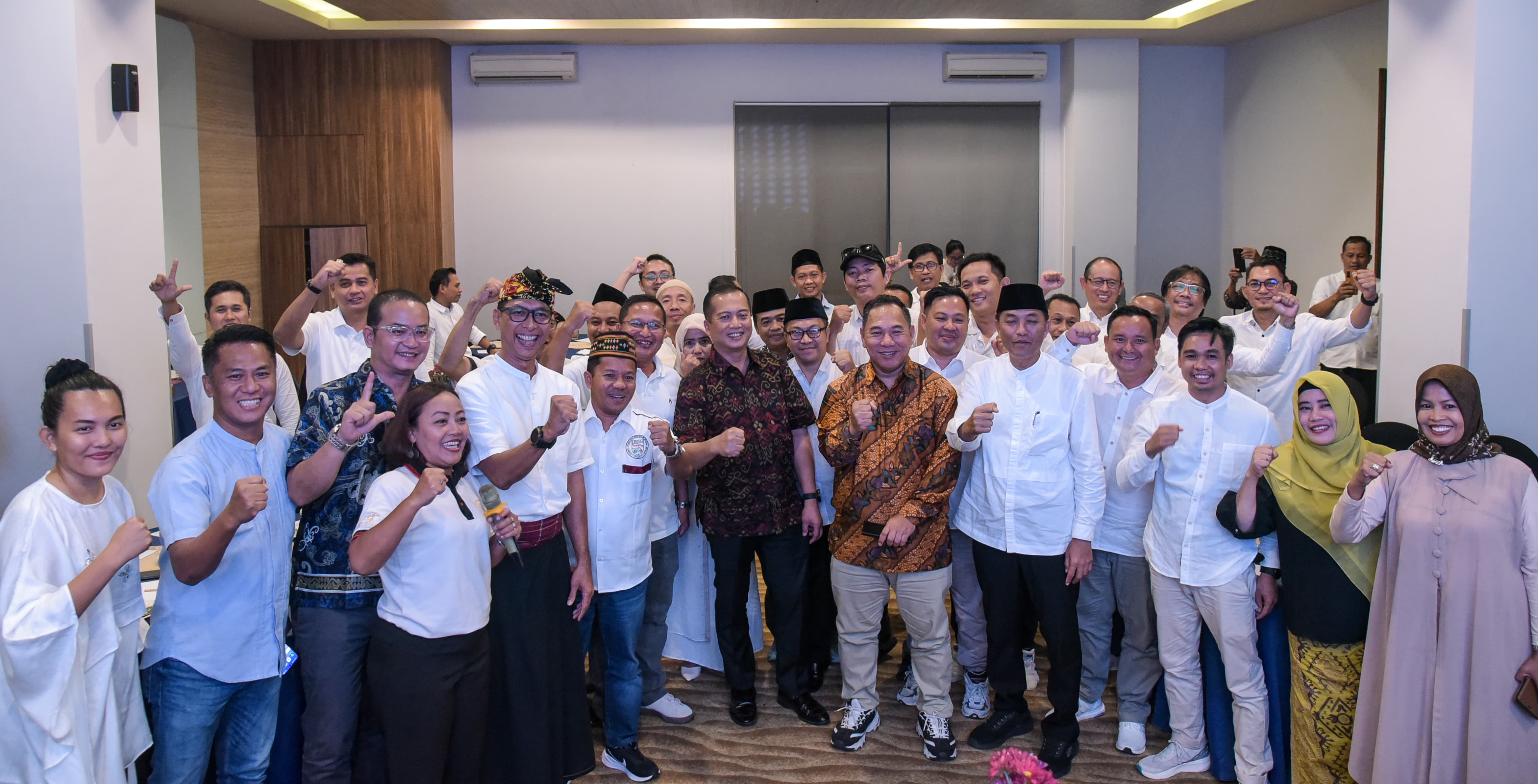SINERGI PARIWISATA: IHGMA NTB bersama Pemprov NTB usai membahas upaya dalam mengembangkan dan memajukan pariwisata NTB.