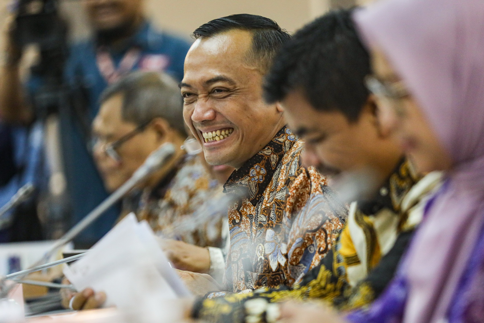 Menteri Sekretaris Negara Prasetyo Hadi menyampaikan paparan pada rapat kerja dengan Komisi XIII DPR di kompleks Parlemen, Senayan, Jakarta, Rabu (13/11/2024). Rapat tersebut membahas fungsi, program prioritas, realisasi anggaran tahun 2024 dan pagu aloka