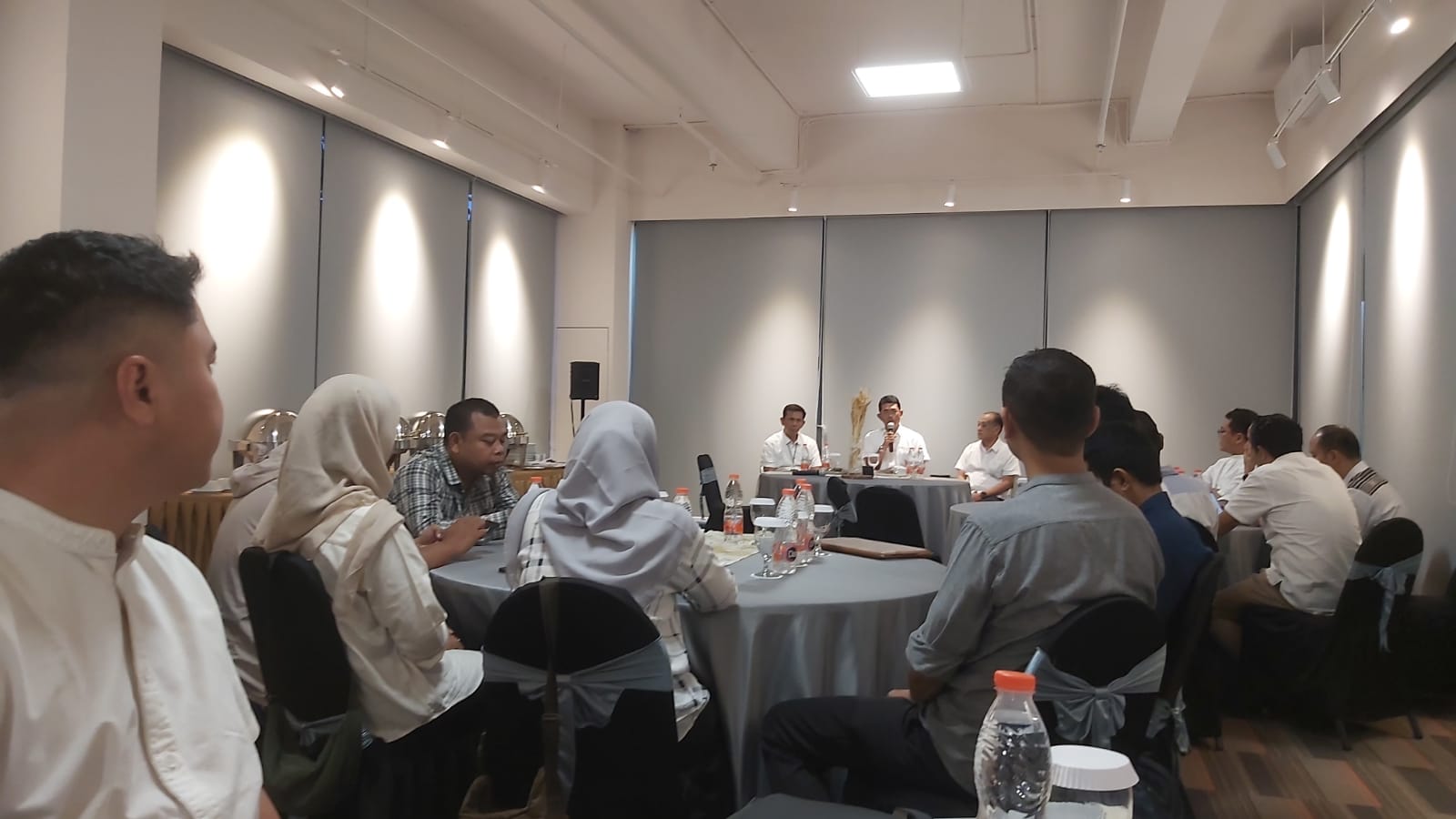 LAYANAN RAMADAN DAN IDUL FITRI: Bank Mandiri Regional Bali Nusra saat memaparkan layanan selama Ramadan dan Idul Fitri Tahun 2025. (NURUL/LOMBOK POST)