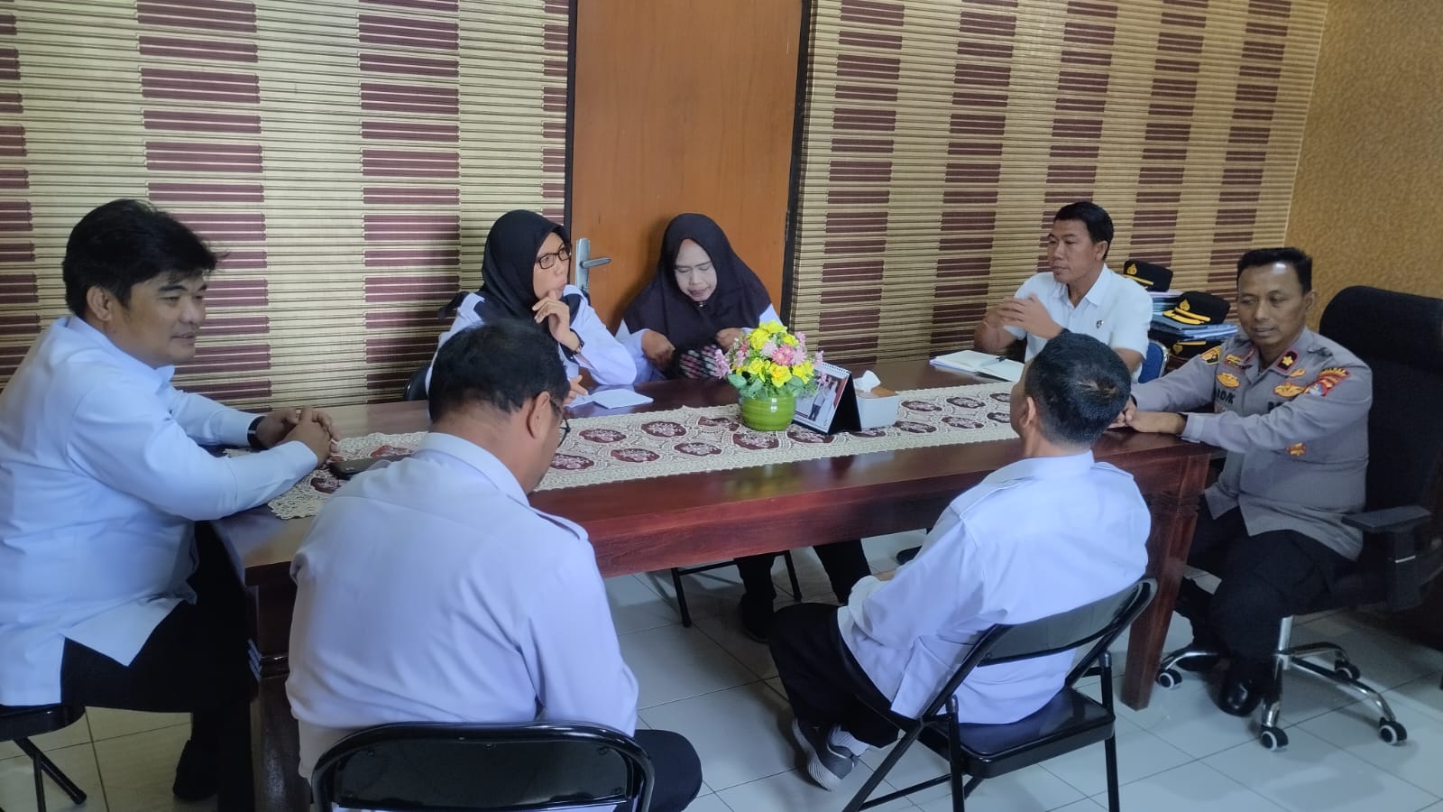 KOORDINASI: Kanwil Kemenkum NTB melakukan inventarisasi permasalahan hukum di Polres Sumbawa Barat, Rabu (19/3).
