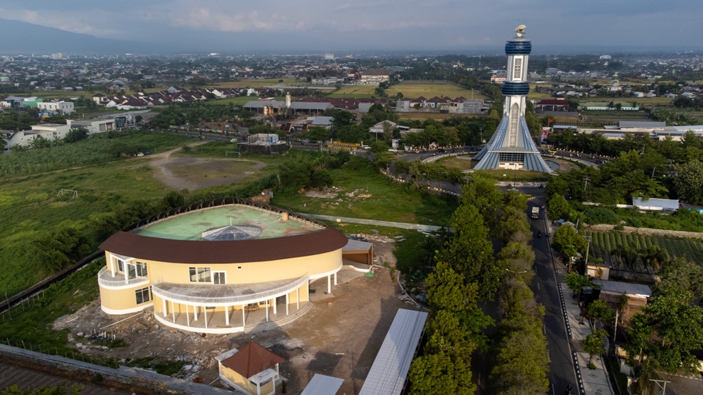 KUNJUNGAN BERKURANG: Tampak bangunan perpusatakaan Kota Mataram yang berada di kawasan Lingkar Selatan, Kecamatan Sekarbela.