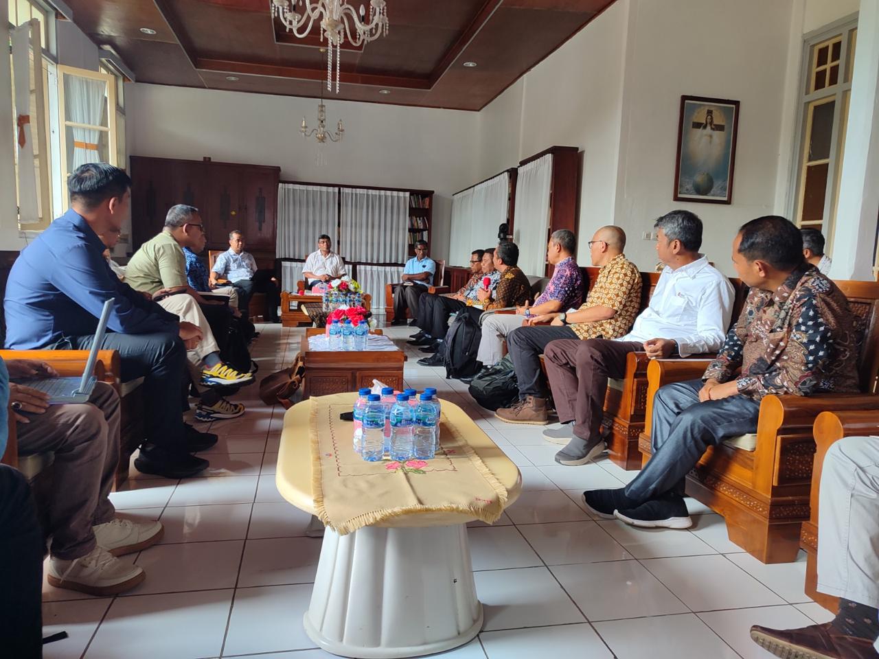 Audiensi PLN UIP Nusa dengan Keuskupan Agung Ende.