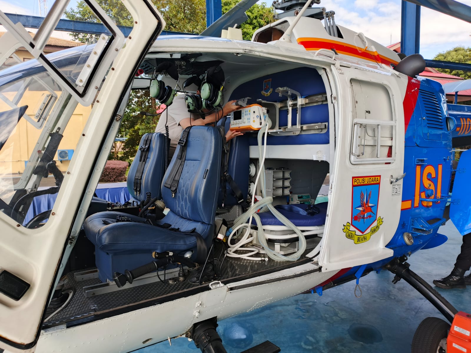 Salah satu helikopter yang disiapkan sebagai ambulans udara.