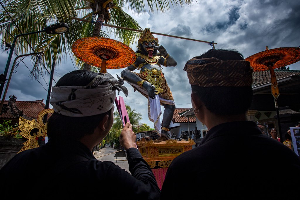 PERAYAAN BESAR: Sebuah ogoh-ogoh yang diarak ratusan umat Hindu di Kota Mataram, tahun lalu.&nbsp;