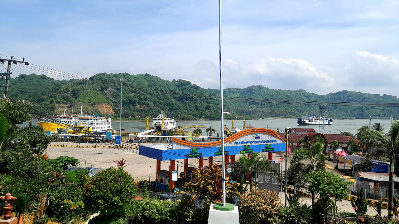 DIBUKA KEMBALI: Suasana Pelabuhan ASDP Lembar. Pelabuhan ini sempat ditutup sementara saat perayaan Nyepi. Namun sekarang sudah dibuka kembali.