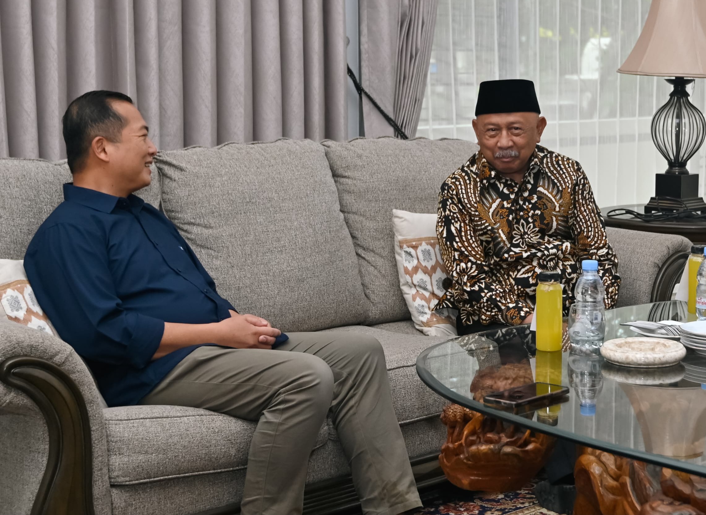 PEDULI DAERAH: Gubernur NTB Lalu Muhamad Iqbal menerima kunjungan Dubes Indonesia untuk Uni Emirat Arab (UEA) Husin Bagis di Pendopo Gubernur, Kamis (3/4).