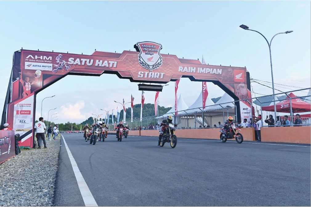 MELESAT DI SIRKUIT: Honda Dream Cup kembali digelar tahun ini di empat kota besar di Indonesia.