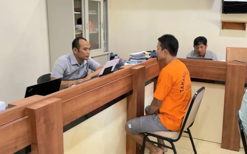 DIRINGKUS: SR yang sempat ditetapkan sebagai buronan kini telah diringkus aparat Satresnarkoba Polres Lobar.