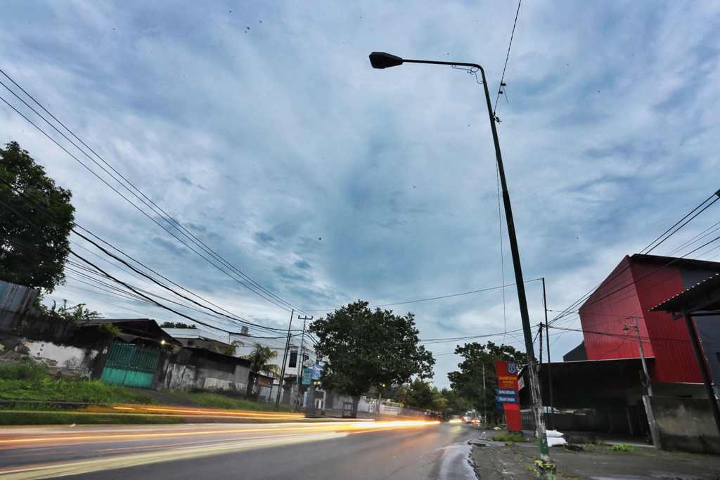 PENERANGAN: Apabila PJU tidak berfungsi, ini dapat membahayakan pengguna jalan, terutama di malam hari. Mulai dari gangguan lalu lintas hingga munculnya kriminalitas di kawasan tersebut.