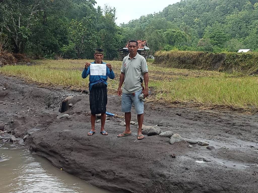 BELUM DIPERBAIKI: Saluran irigasi di Kecamatan Ambalawi dan Wera, Kabupaten Bima belum diperbaiki pasca banjir, belum lama ini.
