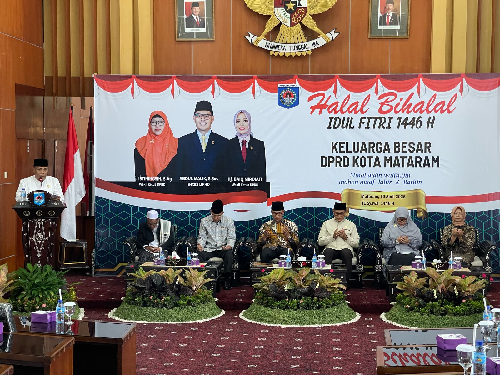KHIDMAT: Suasana halalbihalal DPRD Kota Mataram yang dihadiri wali kota, wakil wali kota, Forkopimda, dan tamu undangan lainnya, Kamis (10/4/2025).