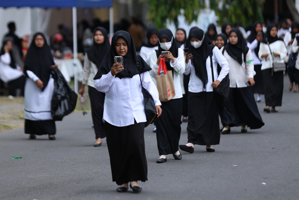 LEGA : Sejumlah peserta CPNS setelah melakukan tes beberapa waktu lalu.