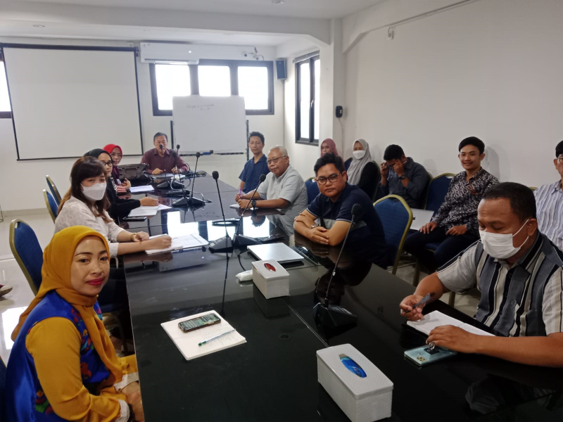 RAPAT KORDINASI: Rektor UBG, Prof. Dr. Ir. Anthony Anggrawan, MT., Ph.D. beserta jajaran Dosen lainnya menggelar rapat persiapan pembukaan penerimaan Mahasiswa Baru tahun akademik 2025/2026.