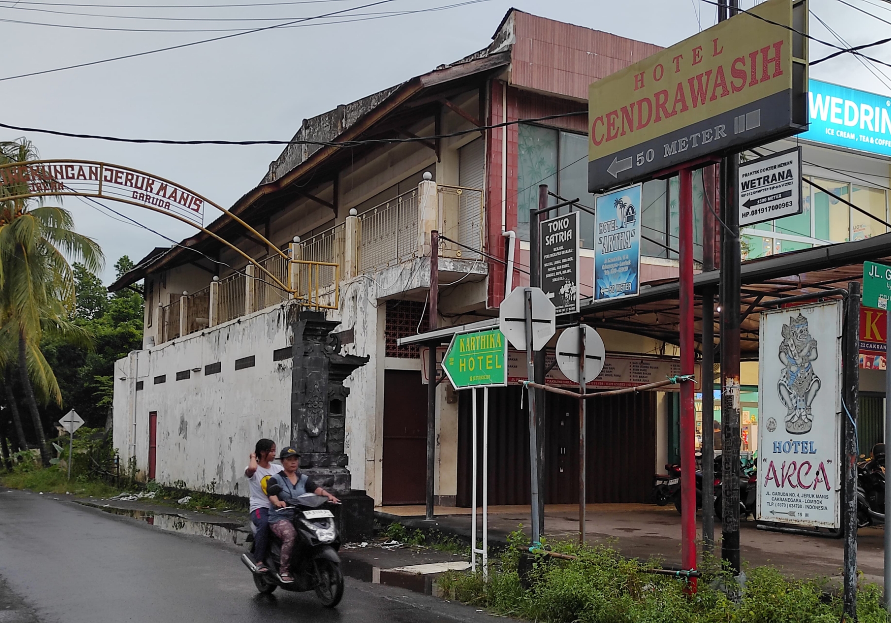 TETAP EKSIS: Salah satu hotel melati di Kota Mataram. Hotel melati umumnya tidak terdampak kebijakan efisiensi anggaran yang membuat kegiatan MICE menjadi terbatas.