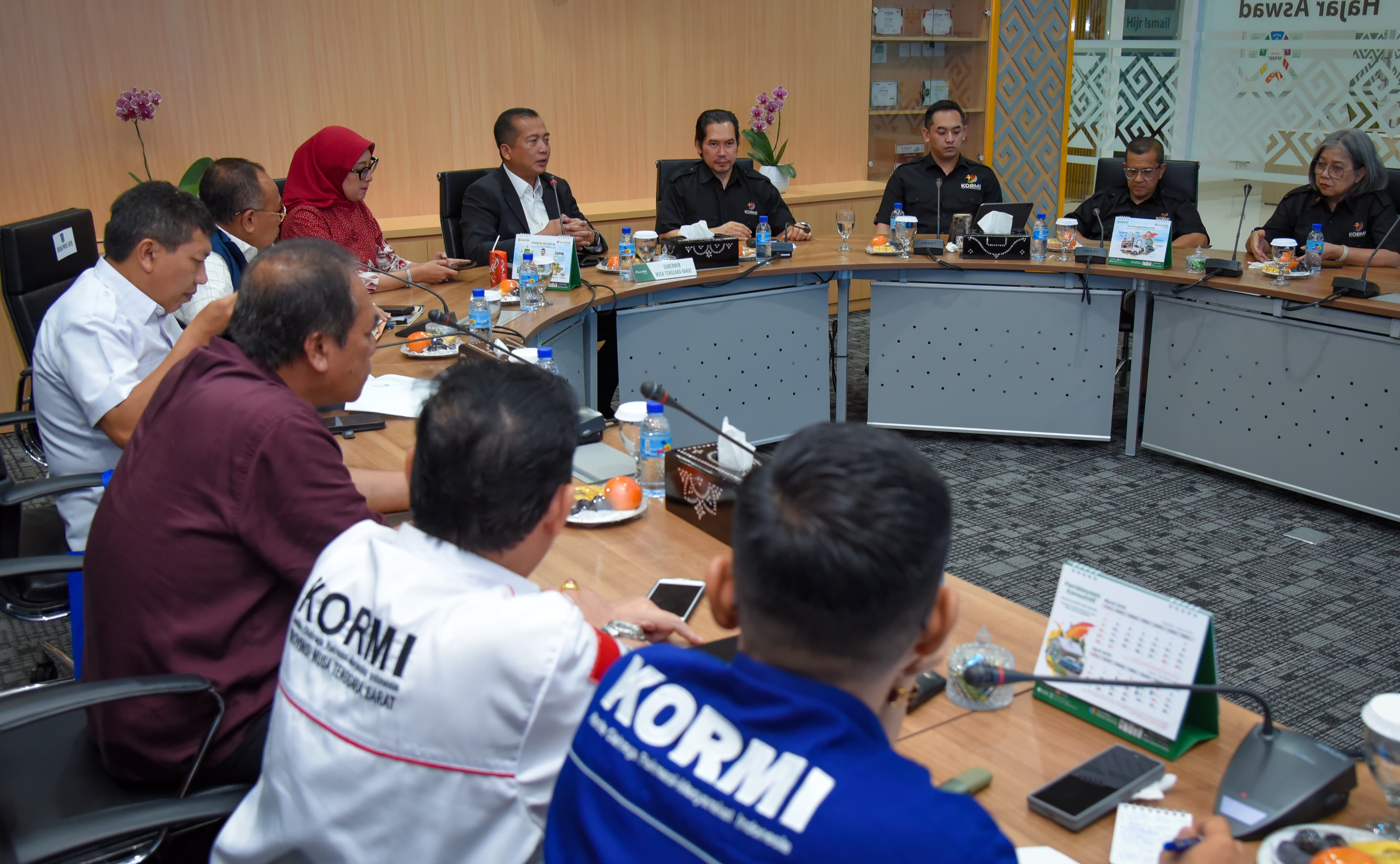 SUKSESKAN FORNAS: Gubernur NTB Lalu Muhamad Iqbal memimpin rapat koordinasi persiapan Fornas VIII di NTB, Jumat (11/4.