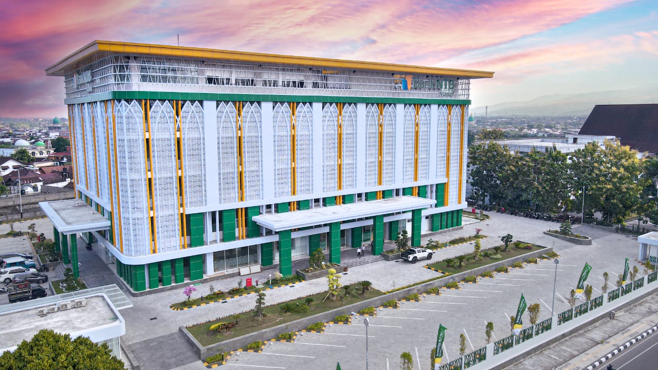 Kantor Pusat Bank NTB Syariah yang ada di Jalan Udayana Kota Mataram.