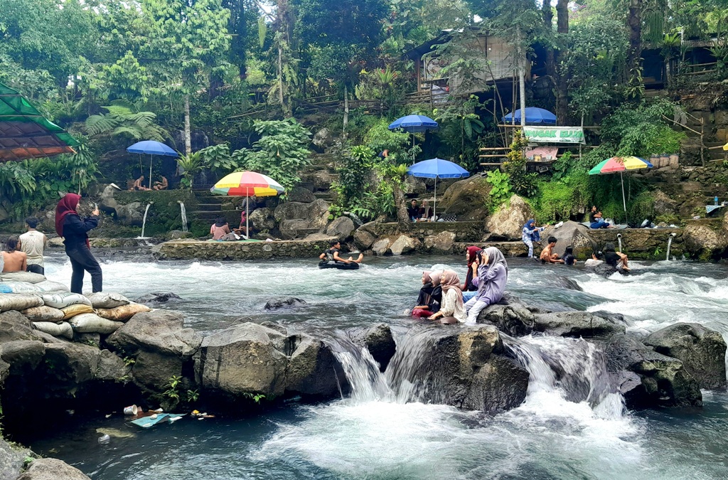 TEMPAT WISATA KEREN: Wisata Sungai Bawak Are yang ada di Sesaot menjadi salah satu pilihan tempat berlibur yang menyenangkan bersama keluarga maupun teman.