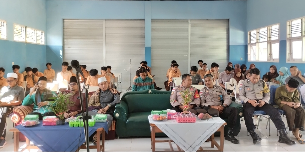 SOSIALISASI SPMB: Para tamu undangan yang hadir pada halal bihalal dan sosialisasi SPMB di SMKN 1 Sekotong, Sabtu lalu (14/4).