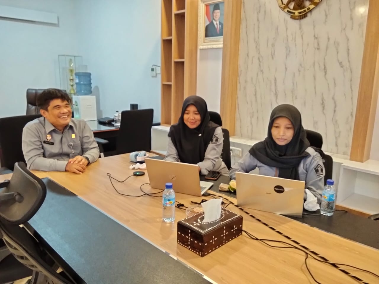 PENILAIAN VIRTUAL: Kanwil Kemenkum NTB melakukan penilaian terhadap Kabupaten Sumbawa Barat dalam rangka Gelaran Peacemaker Justice Award (PJA) 2025