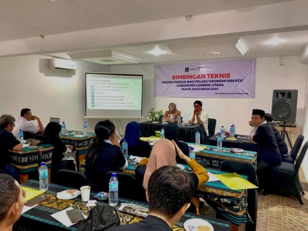 PELATIHAN DESAIN: Para pelaku UMKM KLU yang mengikuti pelatihan desain kemasan produk yang digelar dinas pariwisata dan dinas koperasi UMKM, belum lama ini.