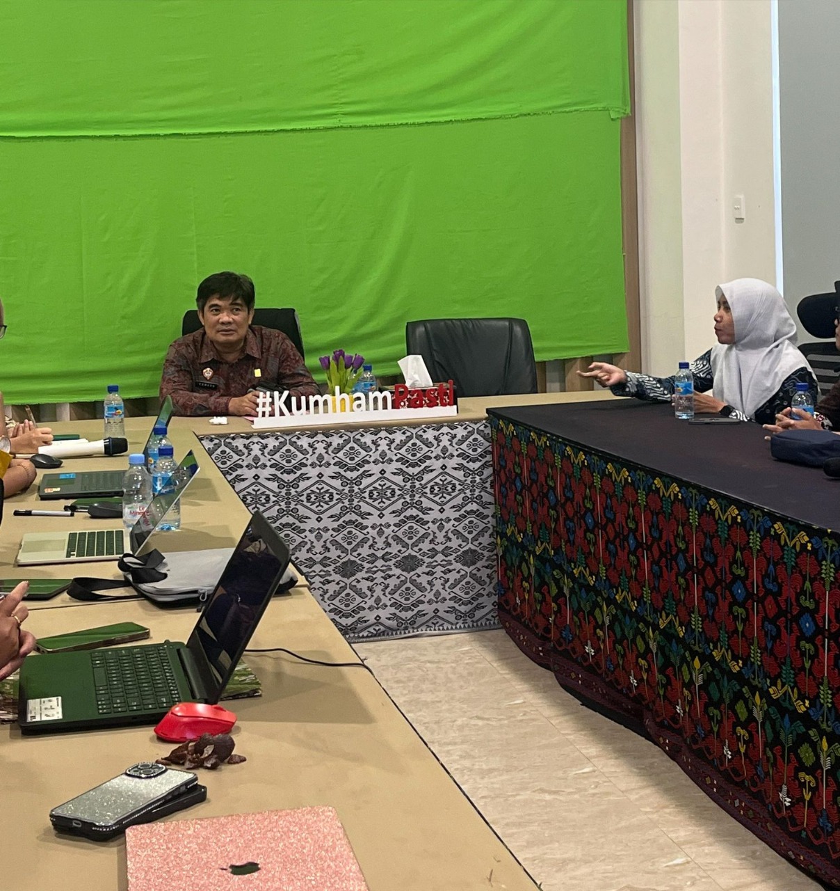 RAPAT: Kanwil Kemenkum NTB melakukan Rapat Pembahasan I Peraturan Daerah Provinsi NTB Nomor 15 Tahun 2021 tentang Penyelenggaraan Perumahan dan Permukiman.