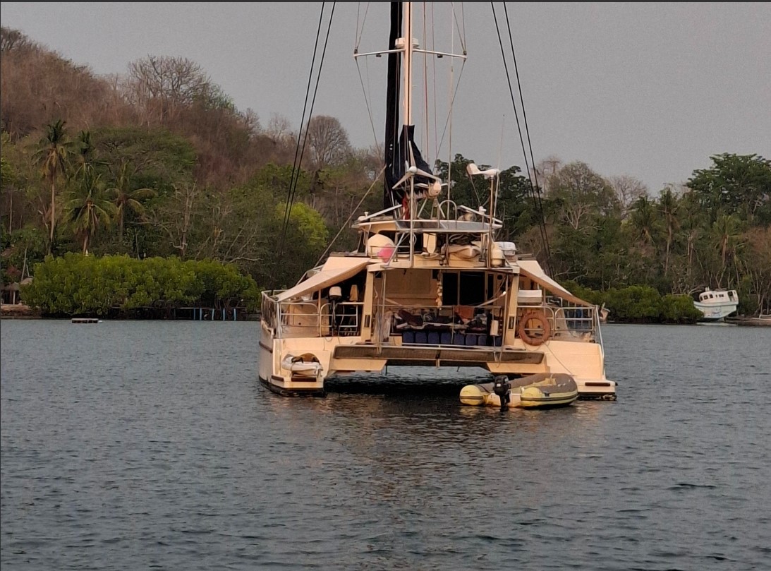 PAWISATA BERKUALITAS: Kapal pesiar mini mengangkut wisatawan berlabuh di dermaga Marina Del Ray, Sekotong, Lombok Barat. Pemprov NTB akan mengembangkan pariwisata berkualitas untuk mendongkrak PAD NTB