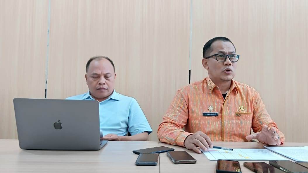 BUKA SELEKSI: Tim pansel Bank NTB Syariah saat menginformasikan pembukaan seleksi jabatan Bank NTB Syariah di Mataram, Kamis (24/4).
