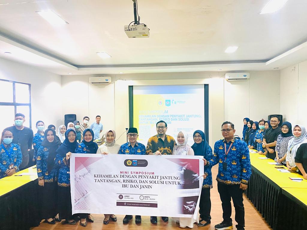 CEGAH KASUS: Kepala Dinas Kesehatan Kota Mataram bersama para dokter saat kegiatan mini simposium kehamilan dengan oenyakit jantung, Jumat (25/4).&nbsp;