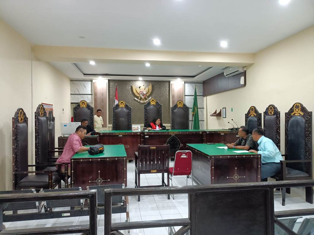 PUTUSAN: Hakim tunggal Ida Ayu Masyuni membacakan putusan Praperadilan di Pengadilan Negeri Mataram, Jumat (25/4).&nbsp;