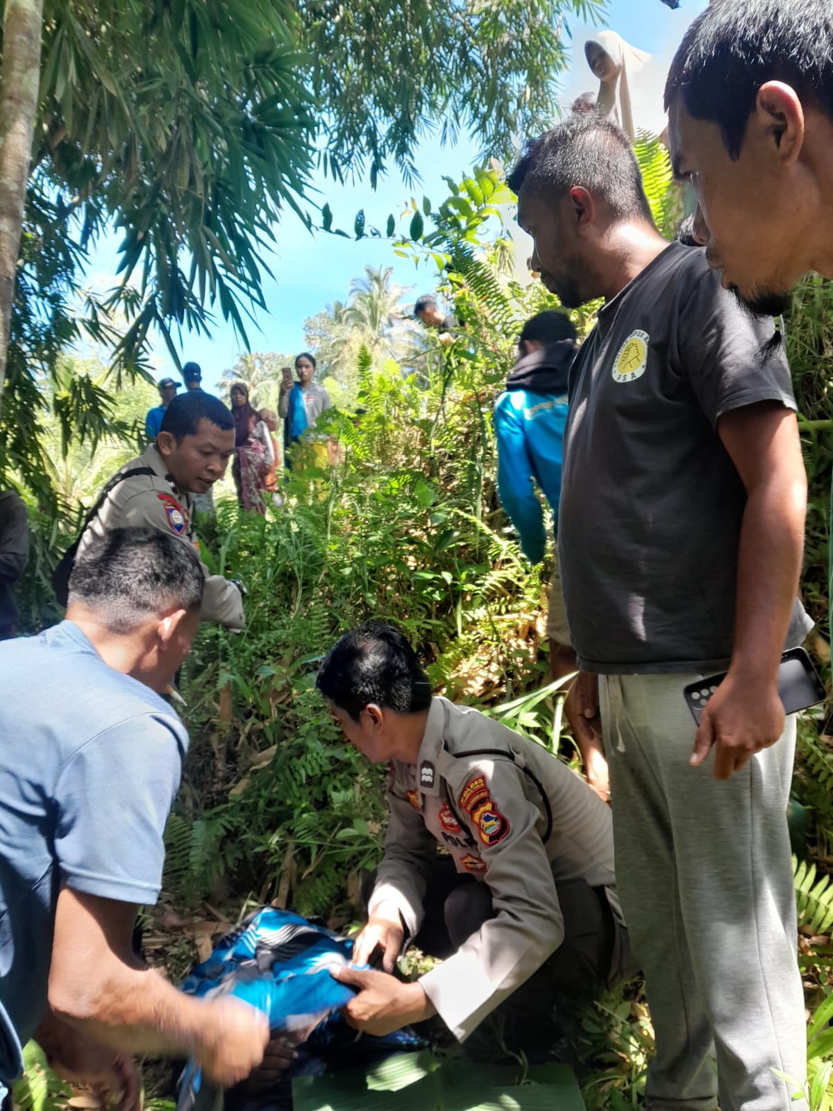Penemuan mayat di sungai dusun Lingkug Lauk, Desa Tete batu Kecamatan Sikur.