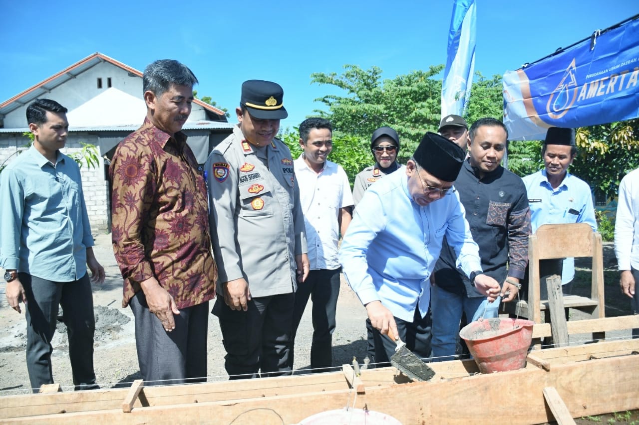 Bupati Najmul meresmikan program Jubah, yang ditandai pembangunan rumah seorang warga Dusun Lempenge, Desa Rempek, Kecamatan Gangga, beberapa waktu lalu.