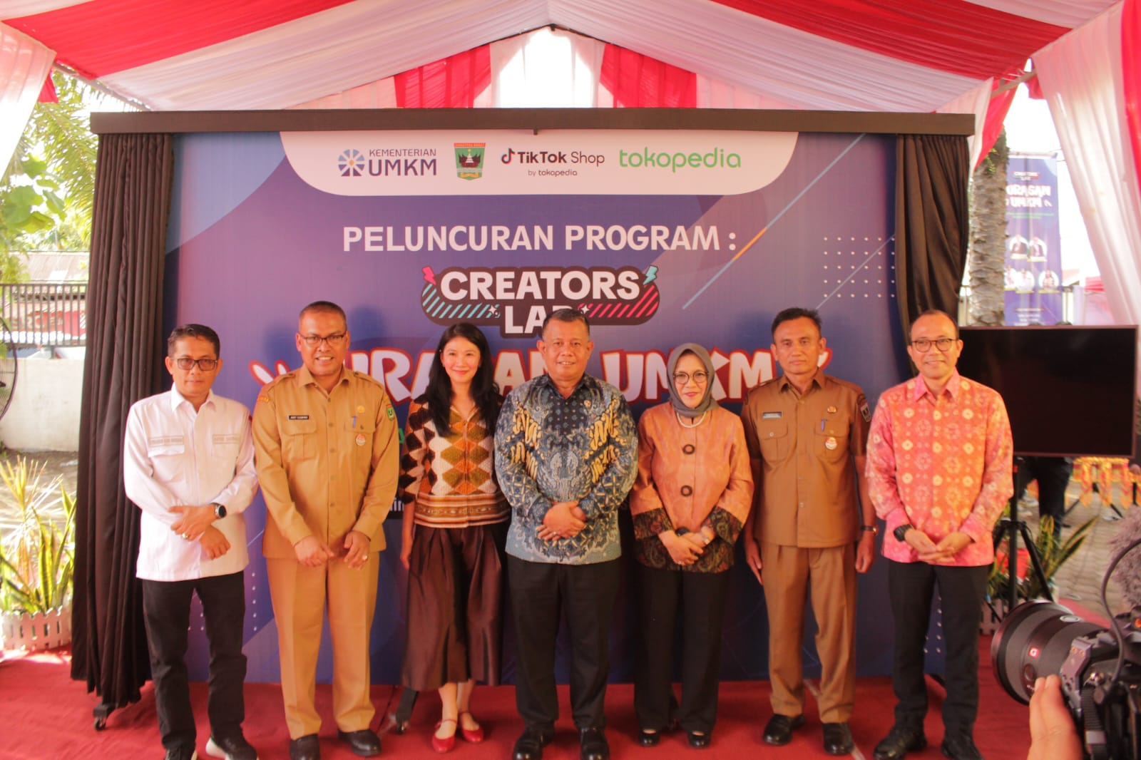 MAJUKAN UMKM: Tokopedia dan TikTok Shop mendukung program KemenUMKM RI &lsquo;Juragan UMKM&rsquo; dengan melatih ribuan UMKM di berbagai wilayah.